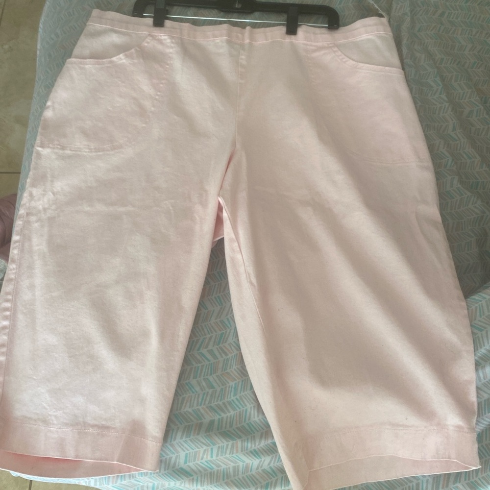Light Pink Bermuda Shorts – Size 244, Elastic Waist, Comfy Fit